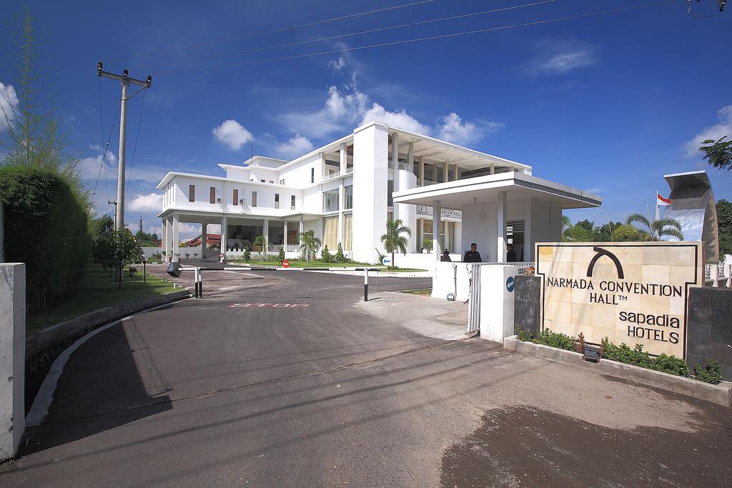 Narmada Convention Hall Hotel Mataram Bagian luar foto