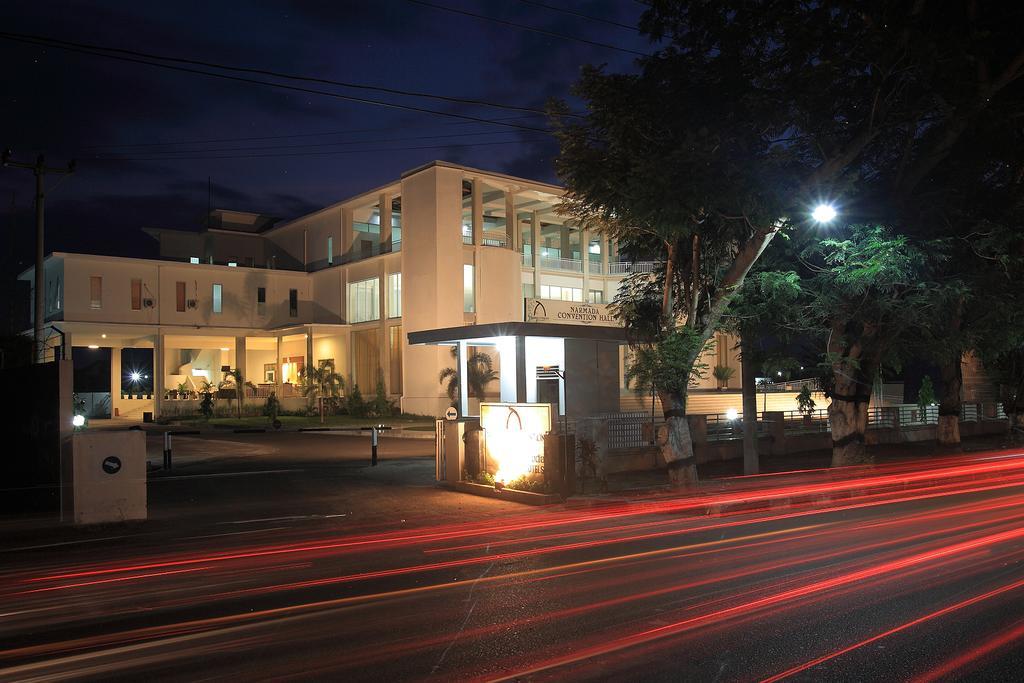 Narmada Convention Hall Hotel Mataram Bagian luar foto