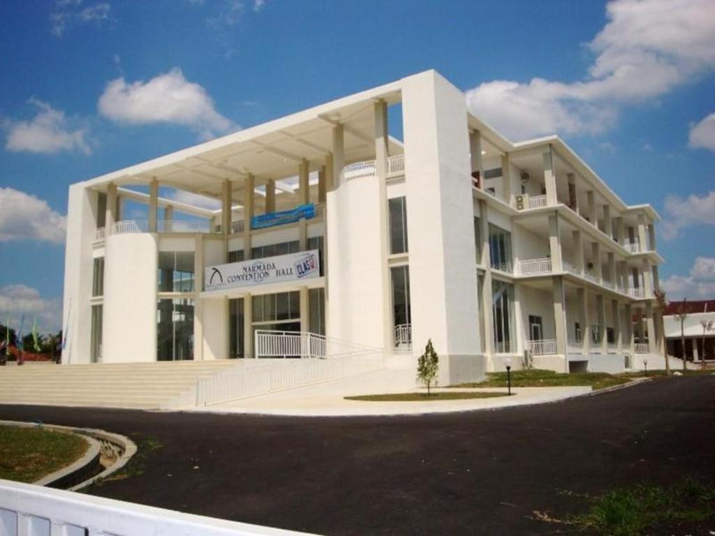 Narmada Convention Hall Hotel Mataram Bagian luar foto