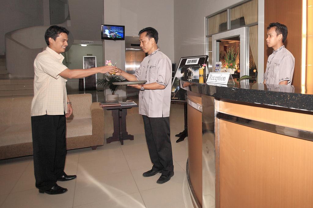 Narmada Convention Hall Hotel Mataram Bagian luar foto
