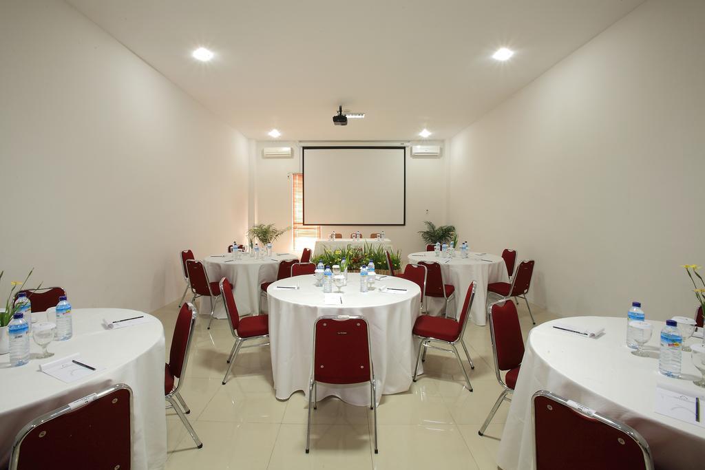 Narmada Convention Hall Hotel Mataram Bagian luar foto