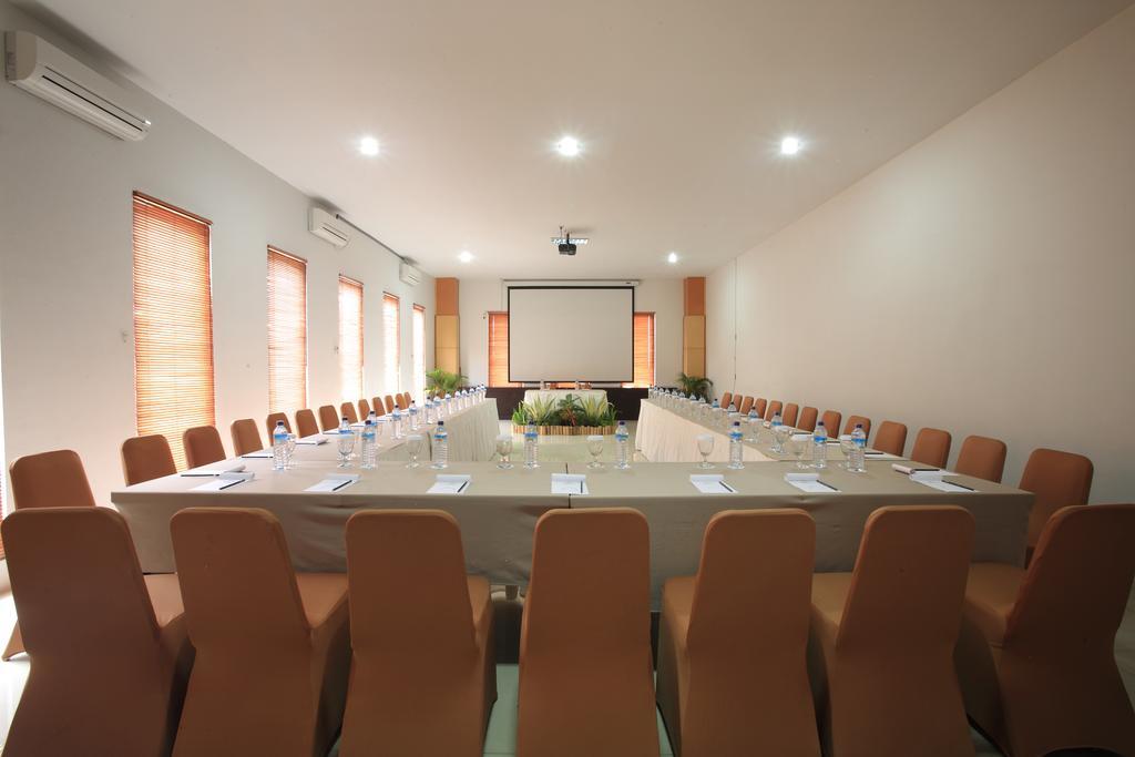 Narmada Convention Hall Hotel Mataram Bagian luar foto