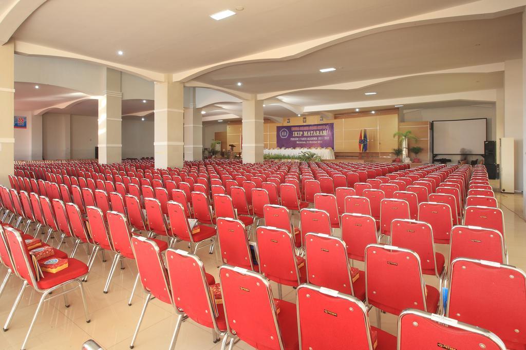 Narmada Convention Hall Hotel Mataram Bagian luar foto